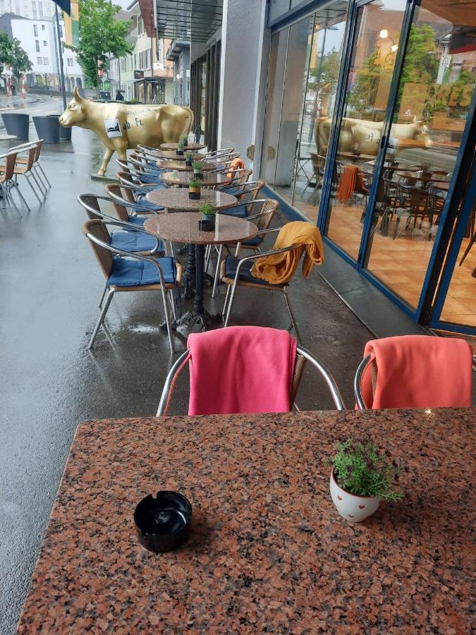 Zak Neuhausen Hostel Neuhausen Am Rheinfall Exterior foto